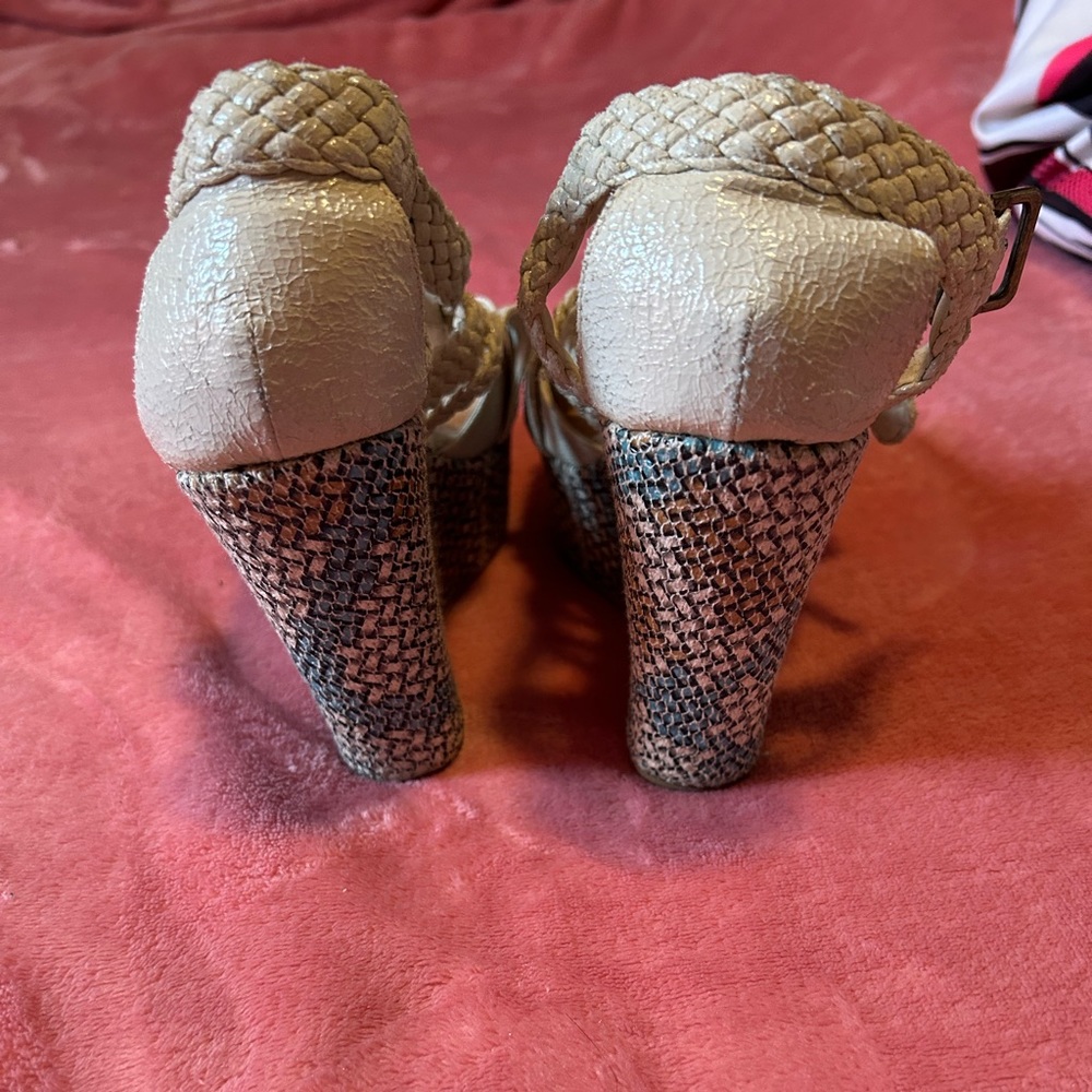 Buckle wedges, size 9, tan color